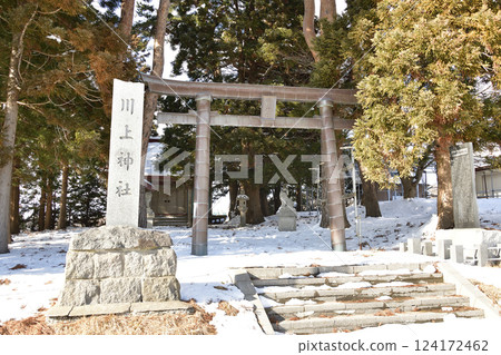 Photographing the scenery of Kawakami Shrine grounds in Hakodate, Hokkaido in winter 124172462