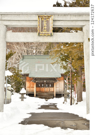 Photographing the grounds of Akagawa Mishima Shrine in Hakodate, Hokkaido in winter Photographing the grounds of Akagawa Mishima Shrine in Hakodate, Hokkaido in winter 124172637