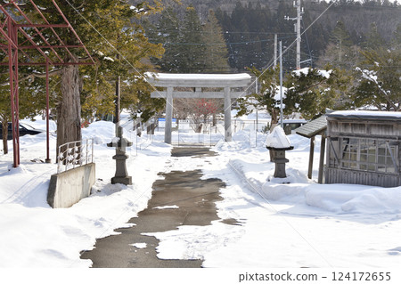 Photographing the grounds of Akagawa Mishima Shrine in Hakodate, Hokkaido in winter Photographing the grounds of Akagawa Mishima Shrine in Hakodate, Hokkaido in winter 124172655