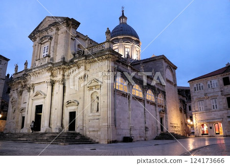 世界遺產：克羅埃西亞杜布羅夫尼克舊城區、夜晚的大教堂 124173666