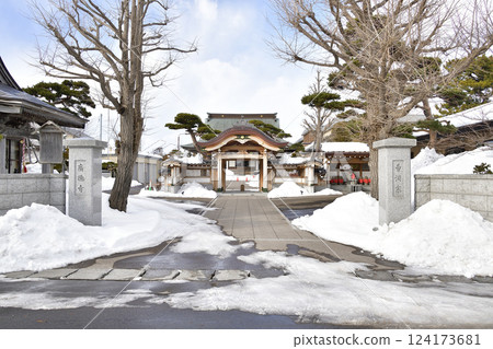 冬季拍攝北海道北斗市慈元山高德寺院內 冬季拍攝北海道北斗市慈元山高德寺院內 124173681