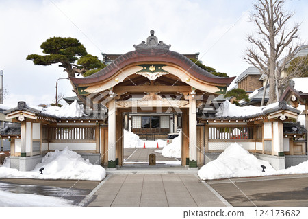 冬季拍攝北海道北斗市慈元山高德寺院內 冬季拍攝北海道北斗市慈元山高德寺院內 124173682