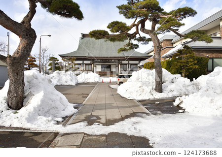 冬季拍攝北海道北斗市慈元山高德寺院內 冬季拍攝北海道北斗市慈元山高德寺院內 124173688