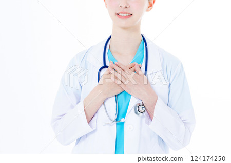 A young nurse 124174250