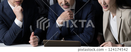 Company president and subordinate team thinking while looking at a computer, troubled and worried expressions, faceless banner Company president and subordinate team thinking while looking at a computer, troubled and worried expressions, faceless banner 124174542