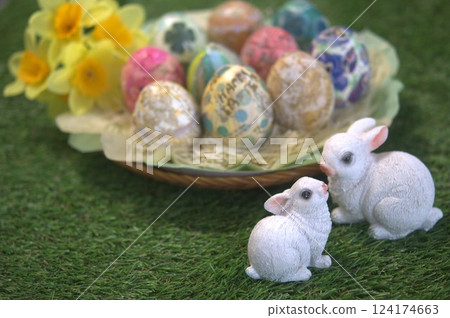Easter 124174663