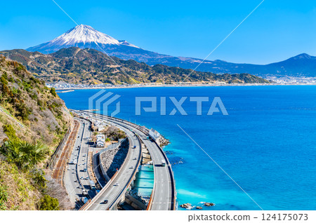 靜岡 - 從薩埼嶺眺望駿河灣和富士山 124175073