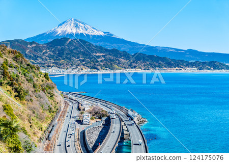 靜岡 - 從薩埼嶺眺望駿河灣和富士山 124175076