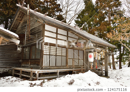 Photographing the grounds of Arikawa Daijingu Shrine in Hokuto, Hokkaido in winter Photographing the grounds of Arikawa Daijingu Shrine in Hokuto, Hokkaido in winter 124175116