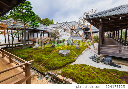 京都的秋天：南禪寺、六堂庭園 124175125