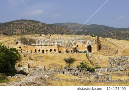 Türkiye, Pamukkale, Hierapolis ruins 124175493