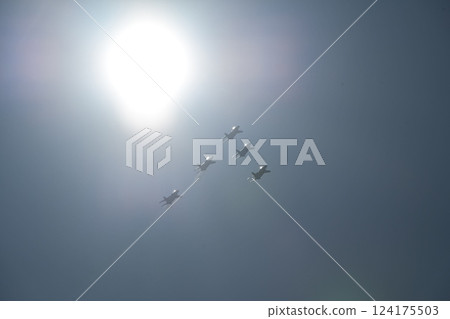 藍色的衝動 背著太陽飛翔 藍色的衝動 背著太陽飛翔 124175503