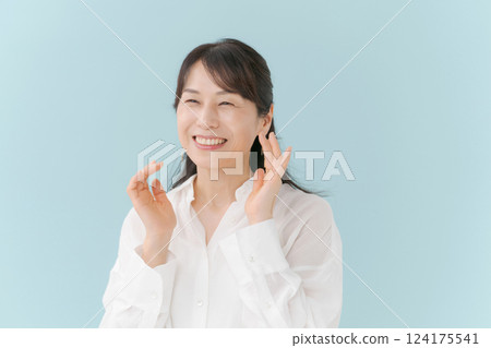 Middle women beauty Middle women beauty 124175541