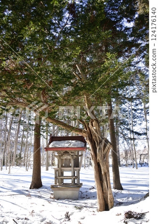 拍攝北海道北斗市山上神社的冬季風景 拍攝北海道北斗市山上神社的冬季風景 124176140