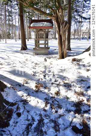 拍攝北海道北斗市山上神社的冬季風景 拍攝北海道北斗市山上神社的冬季風景 124176141