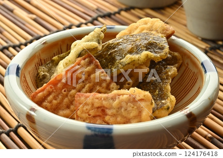 魷魚天婦羅配海藻天婦羅 魷魚天婦羅配海藻天婦羅 124176418