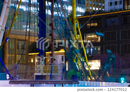 Otemachi - Construction site crane at night Otemachi - Construction site crane at night 124177012