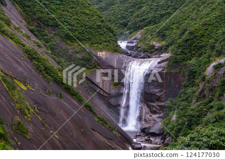 屋久島近海阿爾卑斯的壯麗景色（10月） - 咆哮的千尋瀑布 124177030