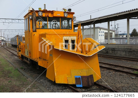 Konan Railway Konan Line (Aomori Prefecture): A snowplow parked at the terminus, Kuroishi Station 124177665