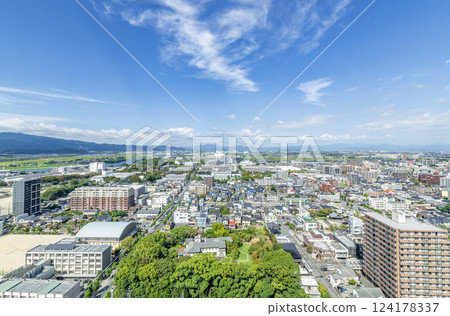 福岡縣久留米市：陽光明媚的久留米市街道 124178337