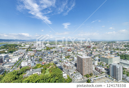 福岡縣久留米市:陽光明媚的久留米市街道 福岡縣久留米市:陽光明媚的久留米市街道 124178338