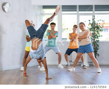 Modern dance lesson in studio - dance on hands upside down Modern dance lesson in studio - dance on hands upside down 124178564