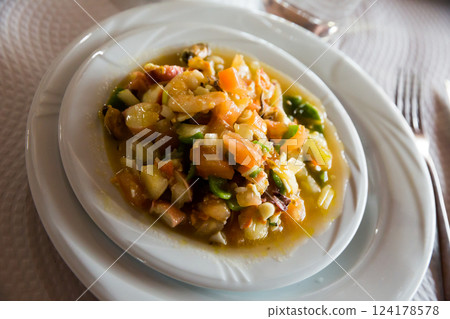 Shellfish cocktail (seafood salpicon) 124178578