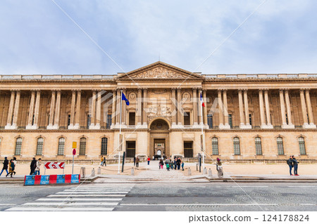 Louvre Museum, Paris *partially soft focus Louvre Museum, Paris *partially soft focus 124178824
