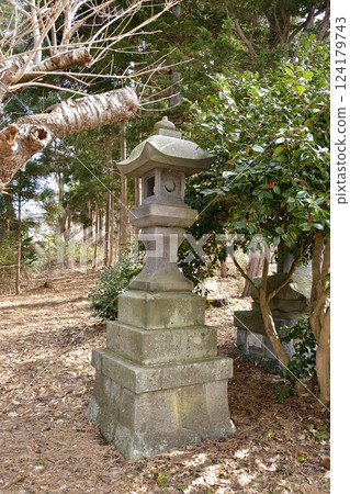 Photographing the grounds of Sumiyoshi Shrine in Hakodate, Hokkaido in early spring Photographing the grounds of Sumiyoshi Shrine in Hakodate, Hokkaido in early spring 124179743