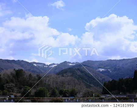 Snow mountain 124181999