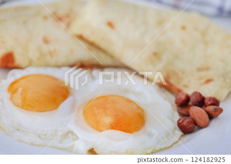 Egg omelet with tortilla bread 124182925