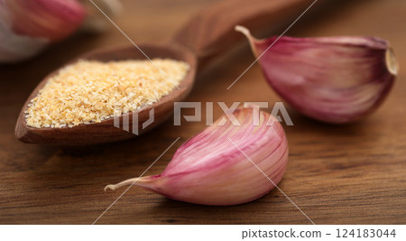 Garlic powder 124183044