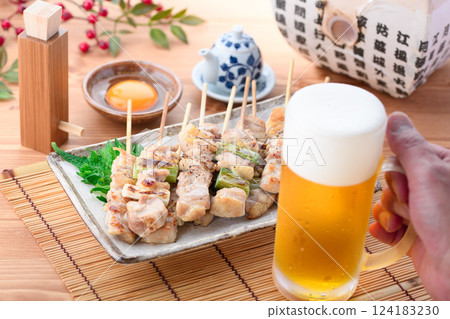 Freshly grilled yakitori (momo, negima) 124183230