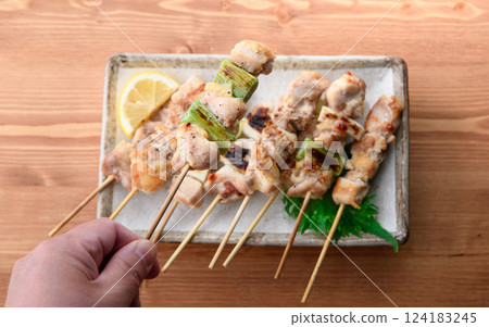 Freshly grilled yakitori (momo, negima) 124183245