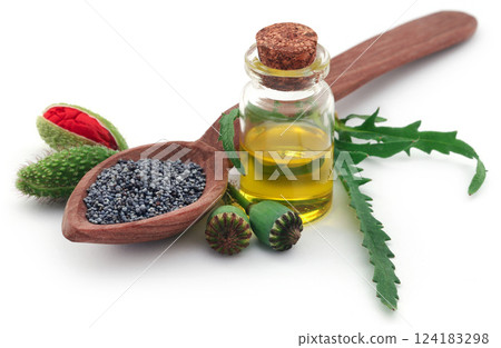 Poppy flower seeds and pods with extract 124183298