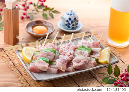 烤雞肉串(大腿肉和骨頭) 烤雞肉串(大腿肉和骨頭) 124183403