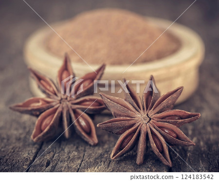 Aromatic star anise Aromatic star anise 124183542