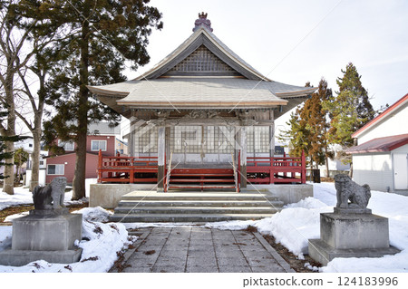 初春時節拍攝北海道北杜市的穀後稻荷神社和川楝神社境內 124183996