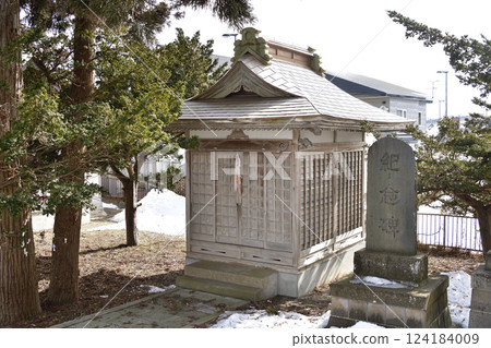 Photographing the grounds of Tanigoinari Shrine and Kawataku Shrine in Hokuto City, Hokkaido in early spring Photographing the grounds of Tanigoinari Shrine and Kawataku Shrine in Hokuto City, Hokkaido in early spring 124184009