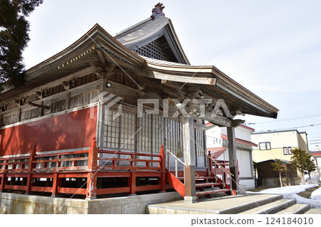 初春時節拍攝北海道北杜市的穀後稻荷神社和川楝神社境內 124184010