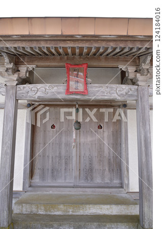 Photographing the grounds of Tanigoinari Shrine and Kawataku Shrine in Hokuto City, Hokkaido in early spring Photographing the grounds of Tanigoinari Shrine and Kawataku Shrine in Hokuto City, Hokkaido in early spring 124184016