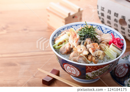 烤雞肉串蓋飯（大腿肉、Negima） 124184175