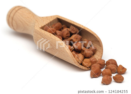Chickpea in a scoop 124184255
