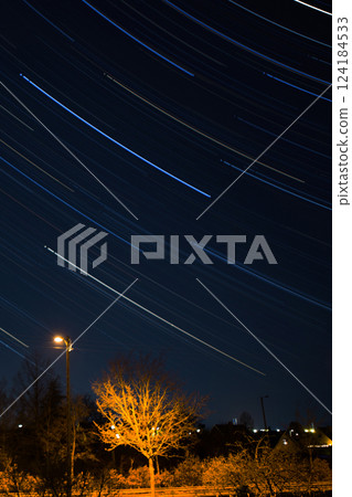 Star trail 124184533