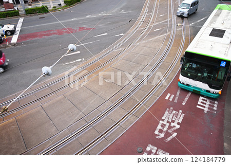 從豐橋站東口看到的電車軌道 從豐橋站東口看到的電車軌道 124184779
