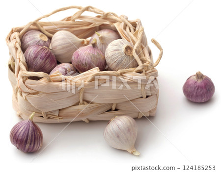 Solo or single clove garlic 124185253