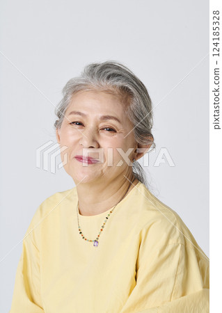 Senior women's portrait of smiling face Senior women's portrait of smiling face 124185328
