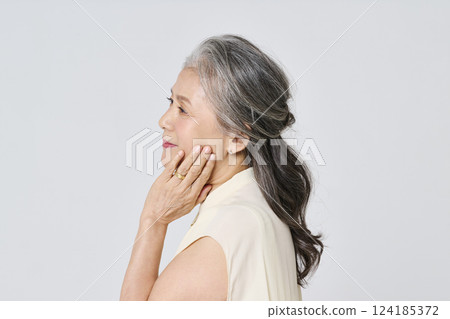 Portrait of a senior woman smiling elegantly 124185372