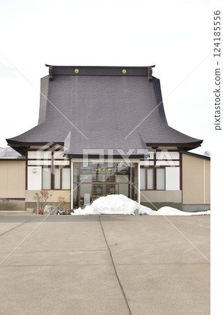 Photographing the grounds of Shokakusan Tanikyoji Temple in Hokuto, Hokkaido in early spring 124185556