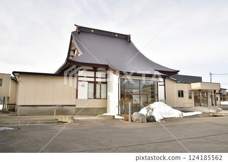 初春時節拍攝北海道北斗市翔鶴山谷教寺院內 124185562
